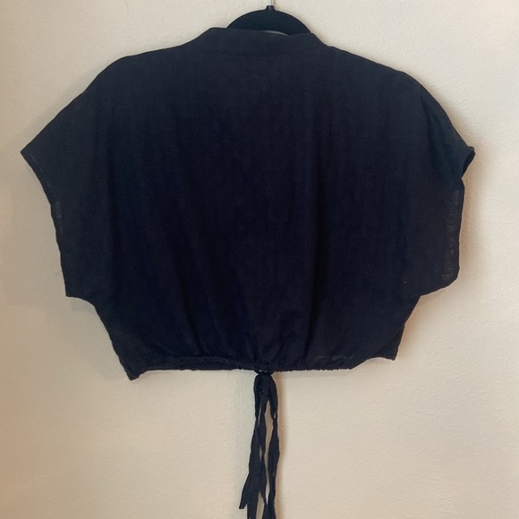 Anthropologie Shirt Women's Black/Navy Medium
Corey Lynn Calter Cropped - Picture 5 of 7